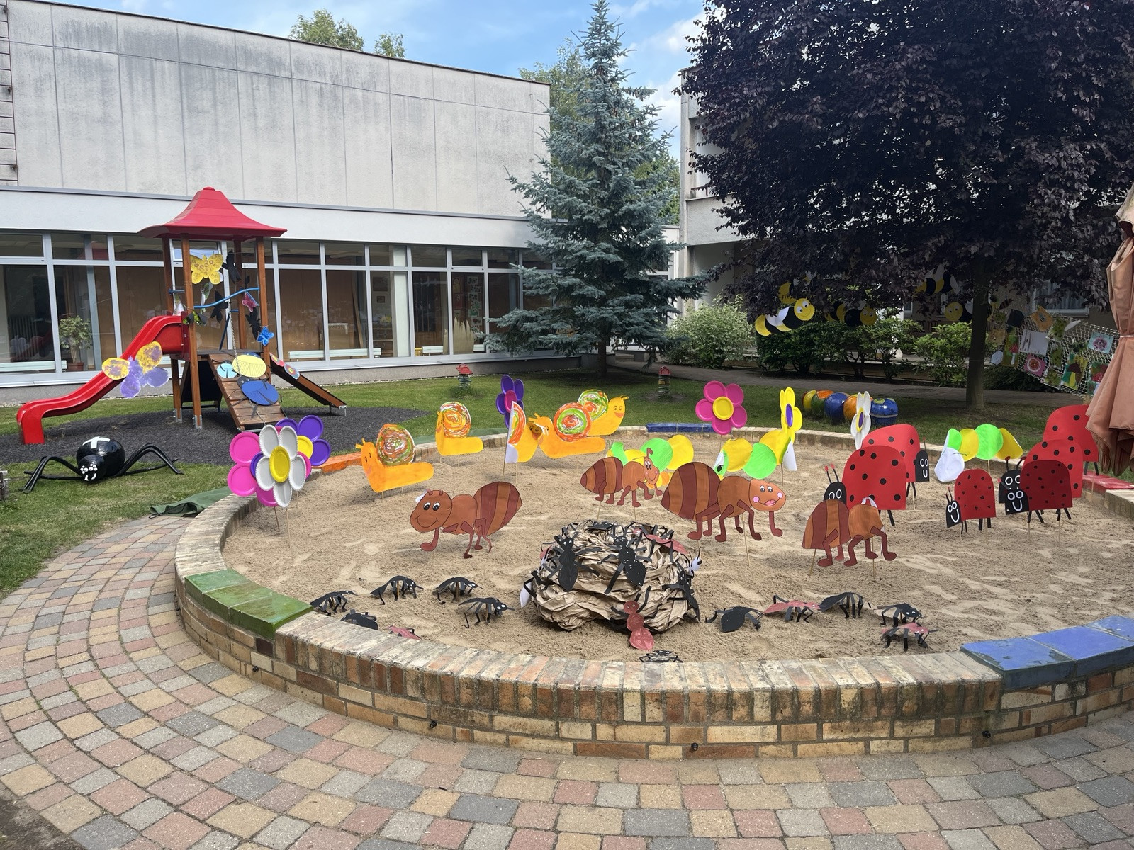 obrázek zpráva Zahradní slavnost a Výstava na plotě